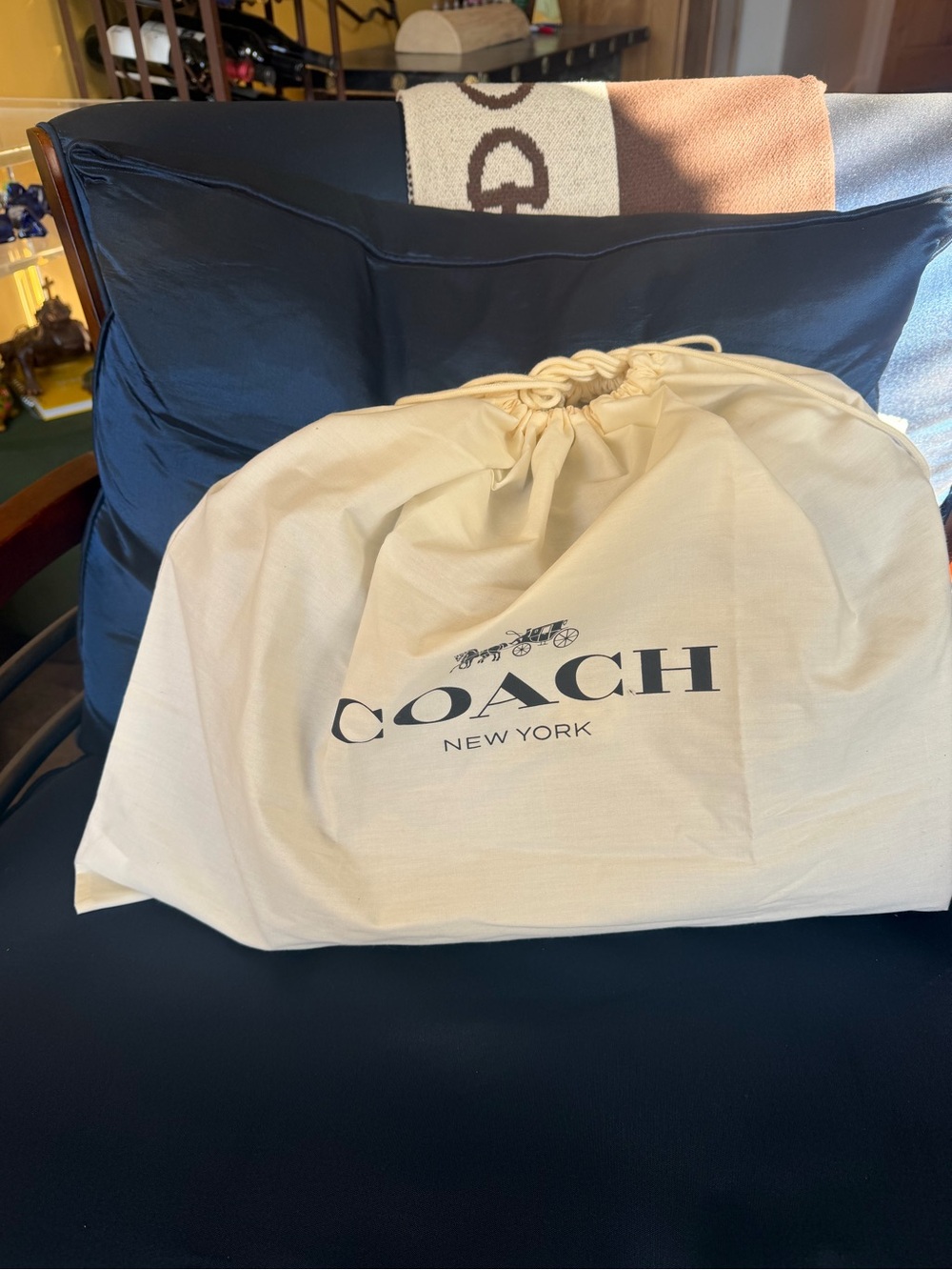 Coach Rhyder 38 Dark Chocolate NWT CFN68 - Picture 4 of 15